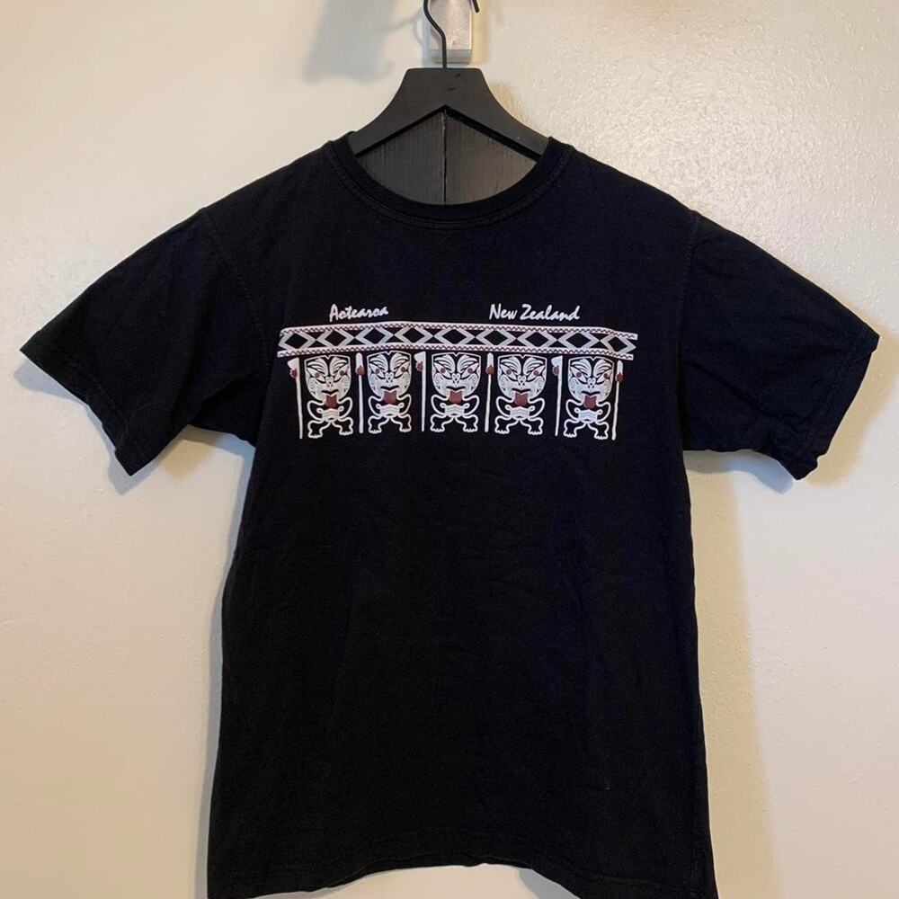 Vintage Kiwi planet  Maori tiki skull T-Shirt